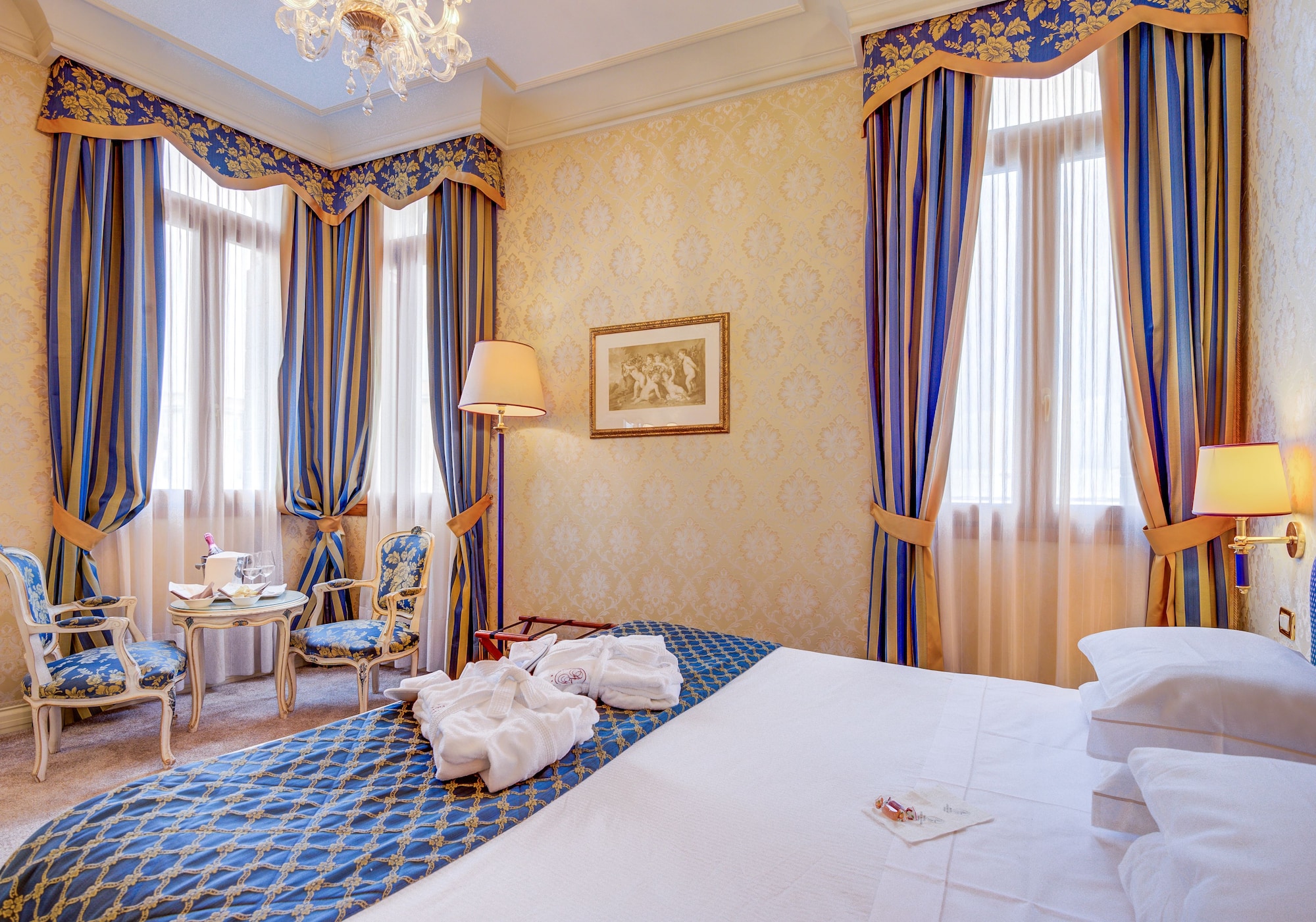 DELUXE, DOUBLE BED, CANAL VIEW