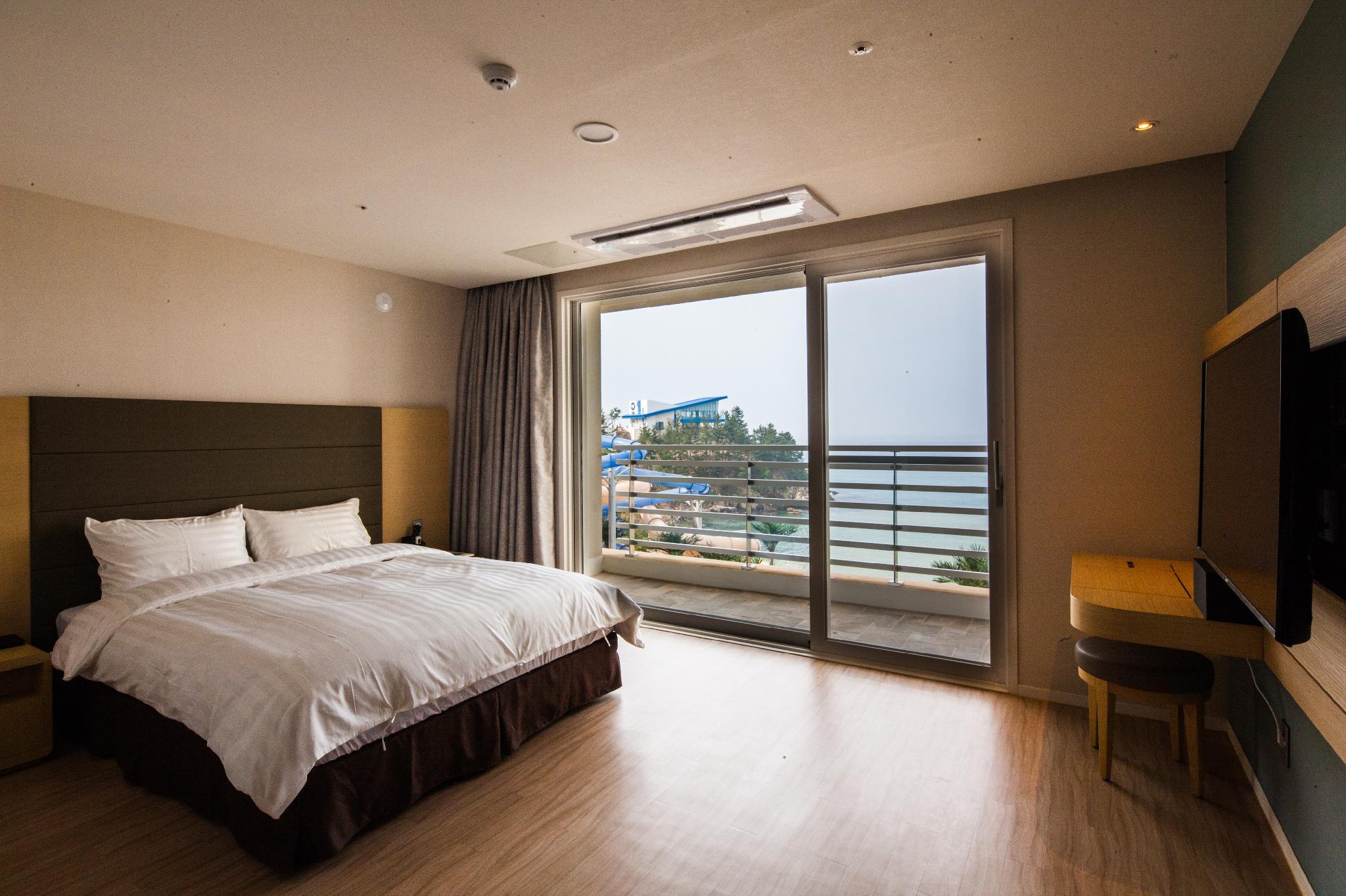 Resort, Family, 2 Futon Beds