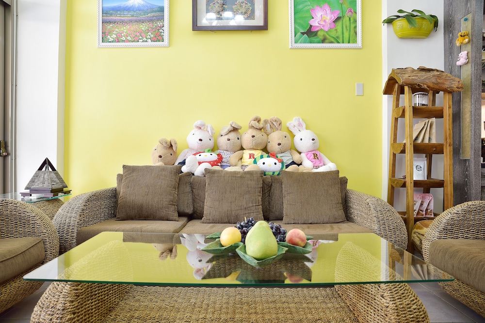 Feng's B&amp;B 24/30