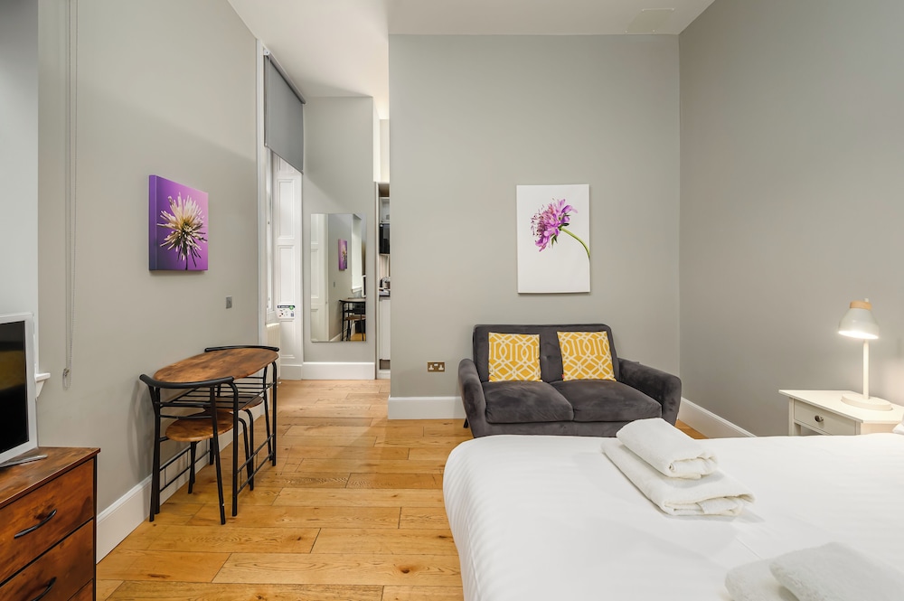 Destiny Scotland - St. Andrew Square Apartments 6/50