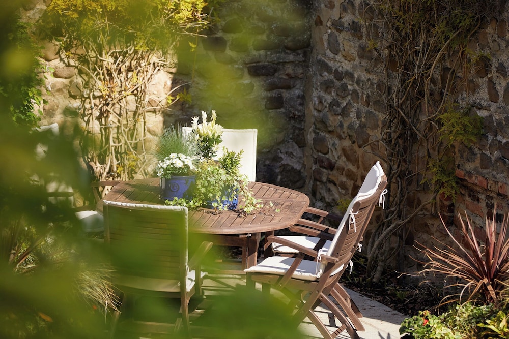 The Old Coach House 27/34