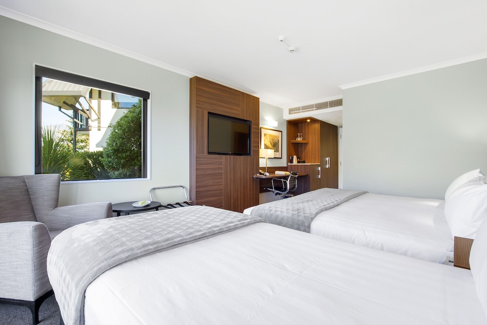 HOLIDAY INN QUEENSTOWN FRANKTON ROAD 20/76
