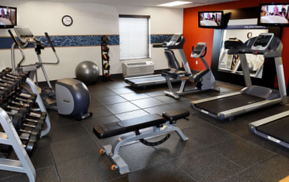 Hampton Inn Suites Fargo Medical Center 16/36