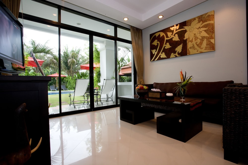 PALM GROVE RESORT 16/42
