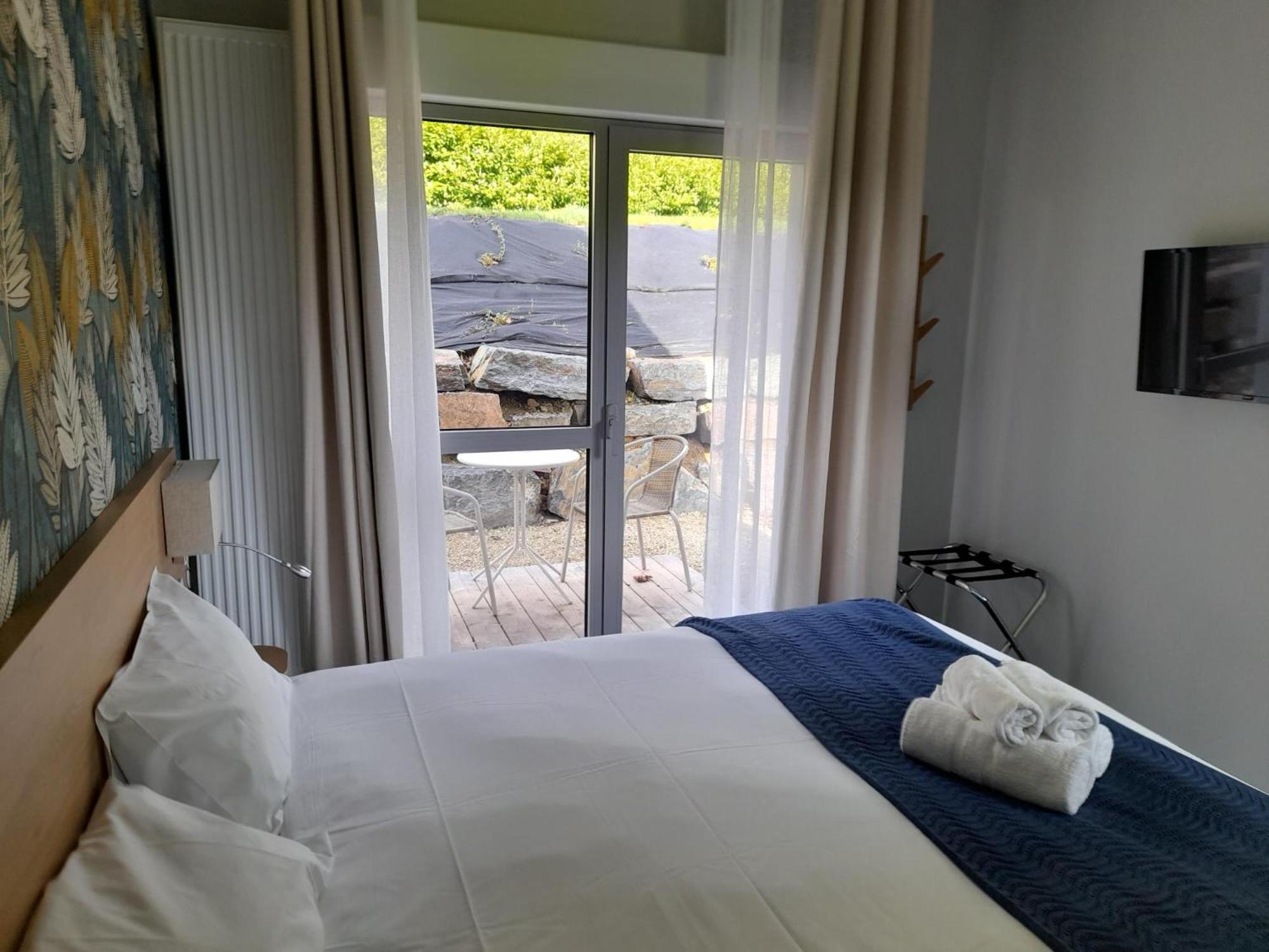 Studio, Queen Bed