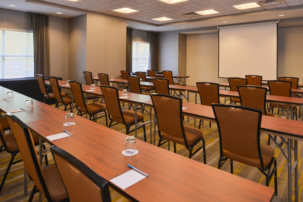 Springhill Suites Pittsburgh Mills 38/43