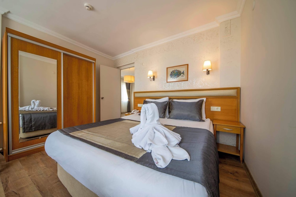 STANDARD, DOUBLE OR TWIN BED, BALCONY