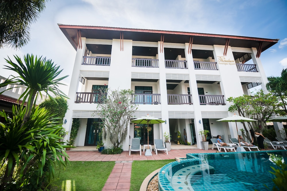 Monaburi Boutique Resort photo1