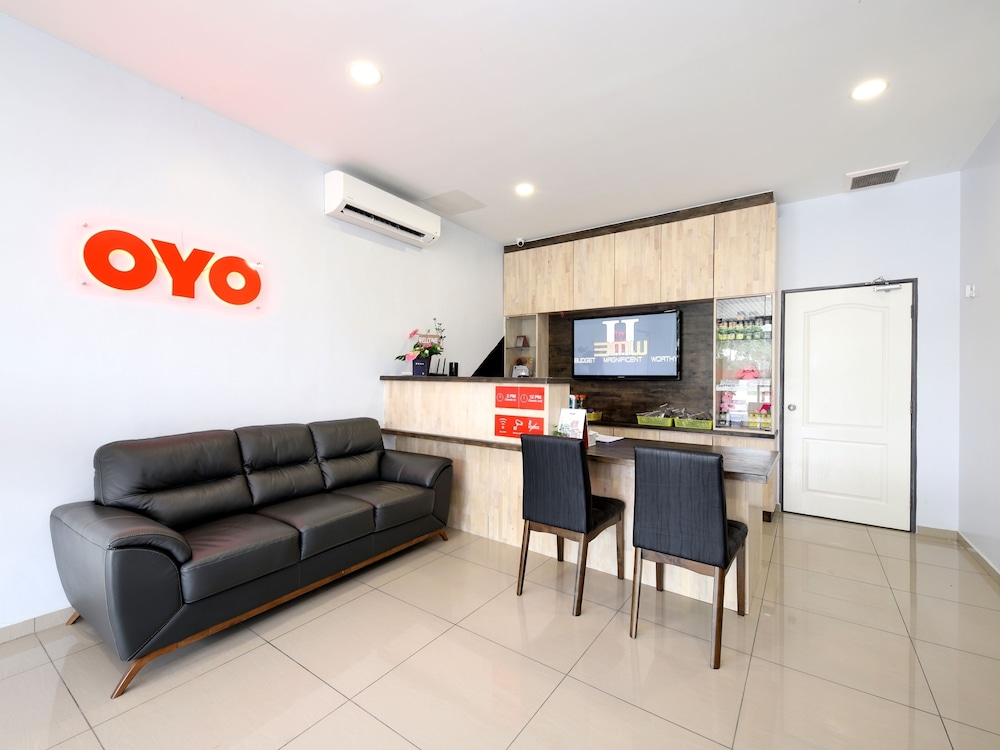 OYO 778 Bmw 2 Hotel 23/28