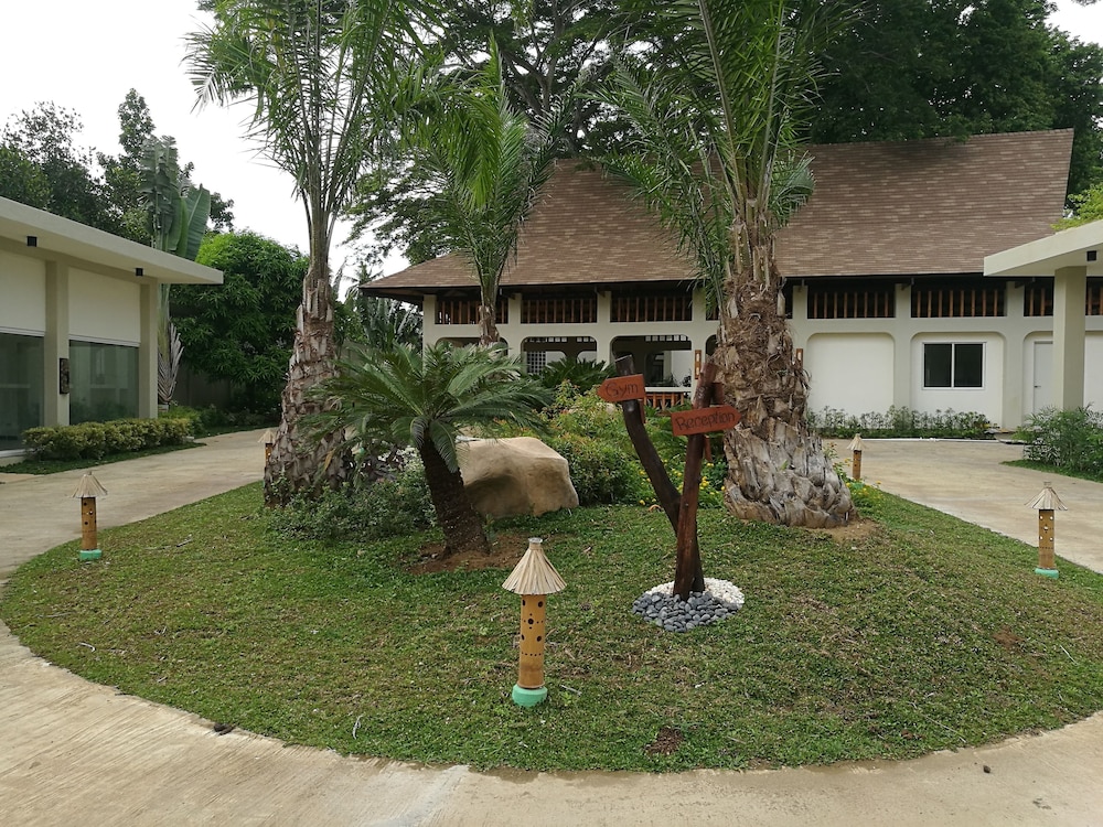 Munting Paraiso 61/66