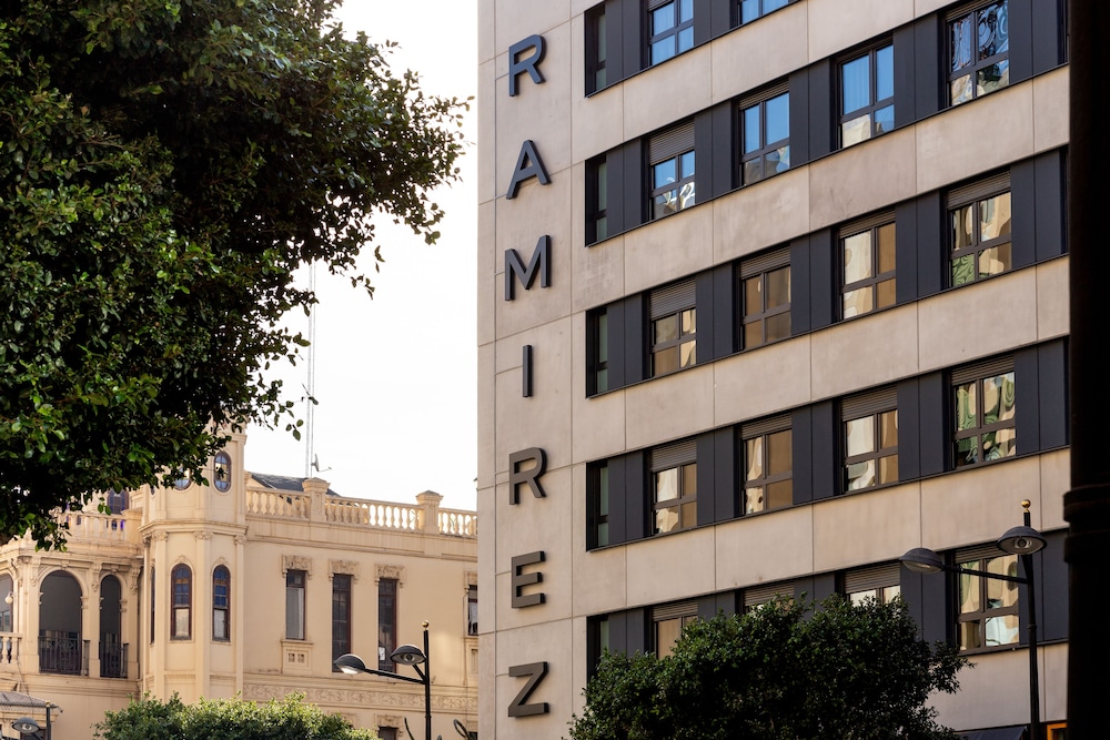 Ramirez Flats & Bar 2/69