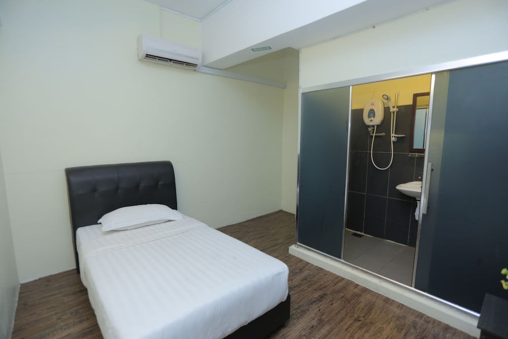 JAM Hotel Near ERL Salak Tinggi Kota Warisan 18/27