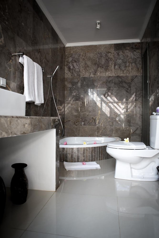 Kelapa Lovina Beach Villas 44/47