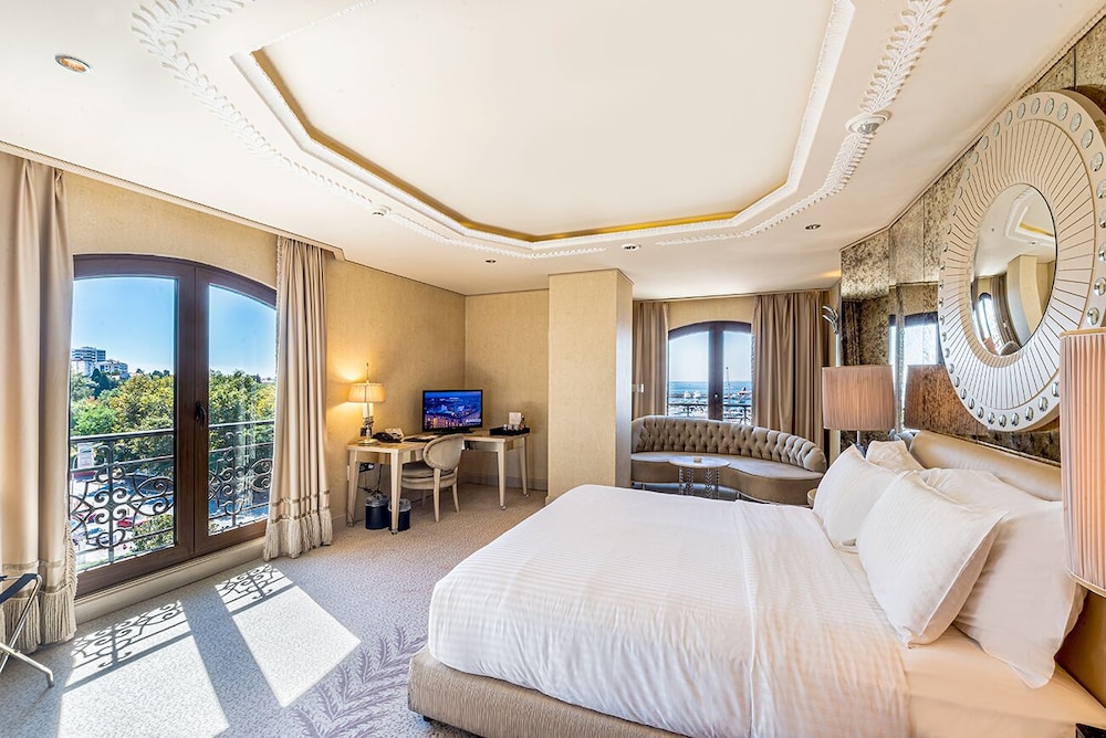 ROOM, KING BED, MARINA VIEW, HOT TUB, CORNER