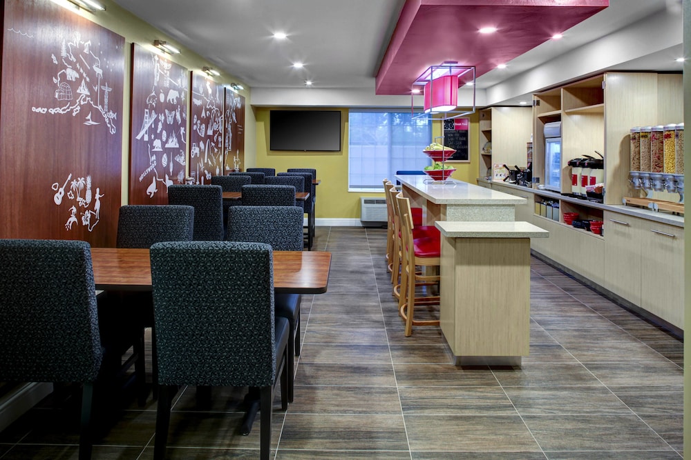 TownePlace Suites by Marriott Fresno 29/36