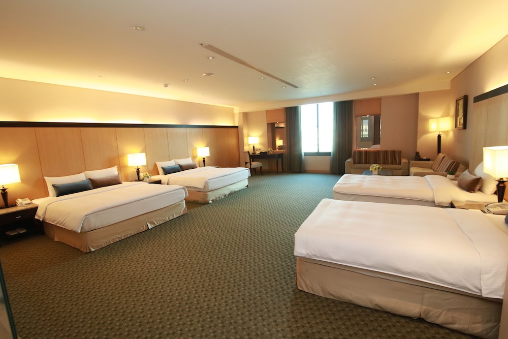 EXECUTIVE, MULTIPLE BEDS