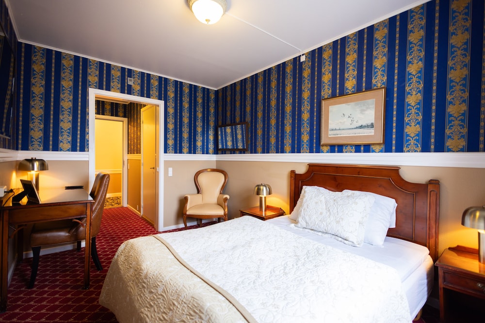 Standard, Double or Twin Bed