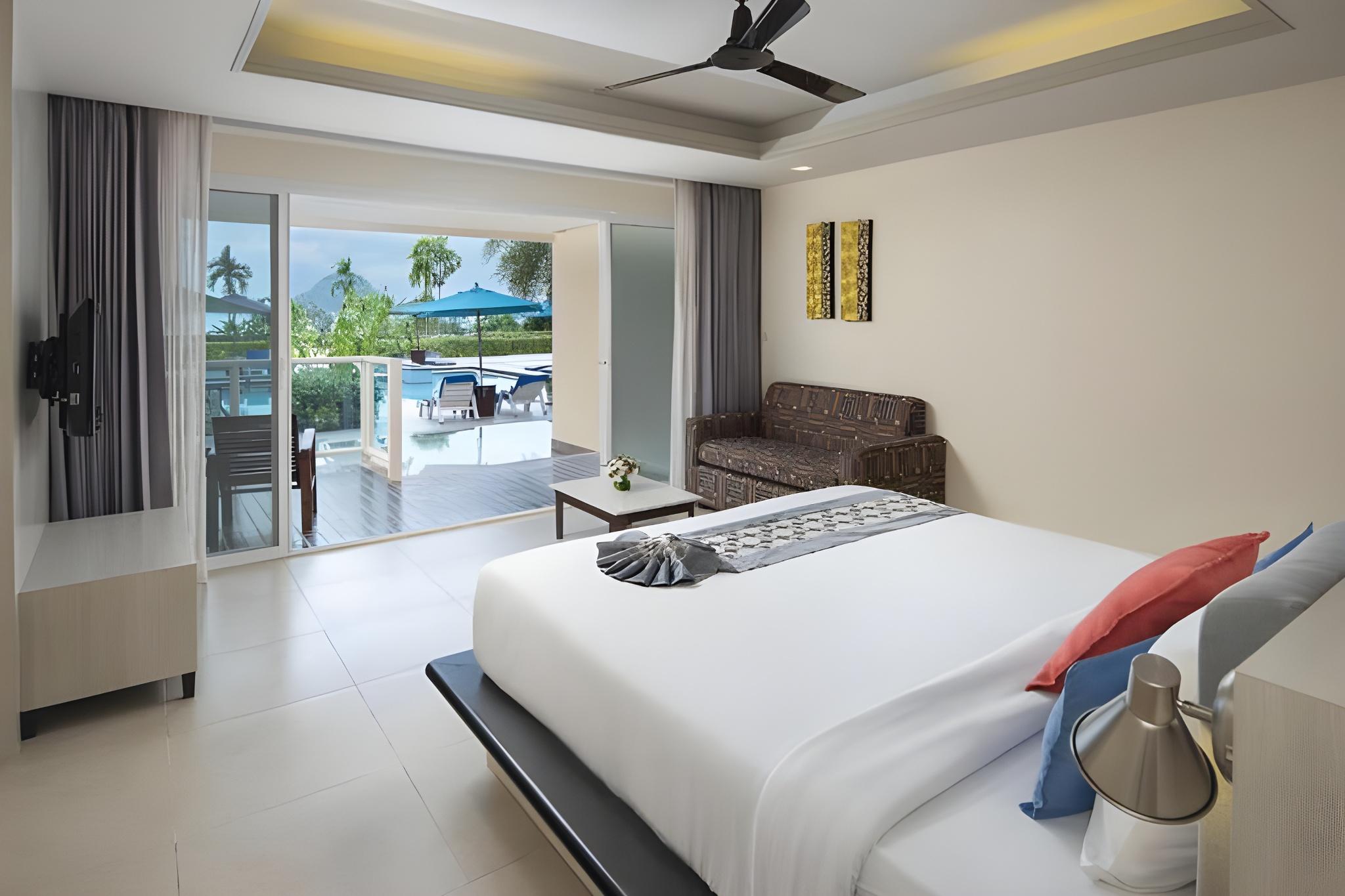Deluxe, Queen Bed, Sea View