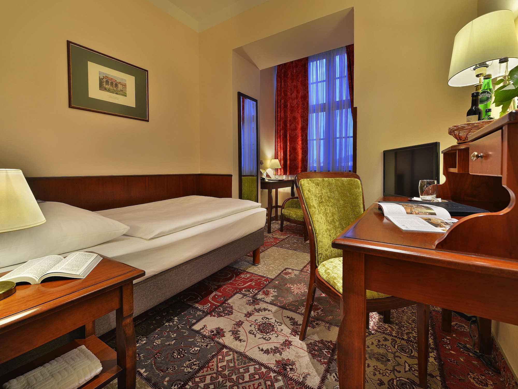 Room, Single, Single Bed, Pastle View