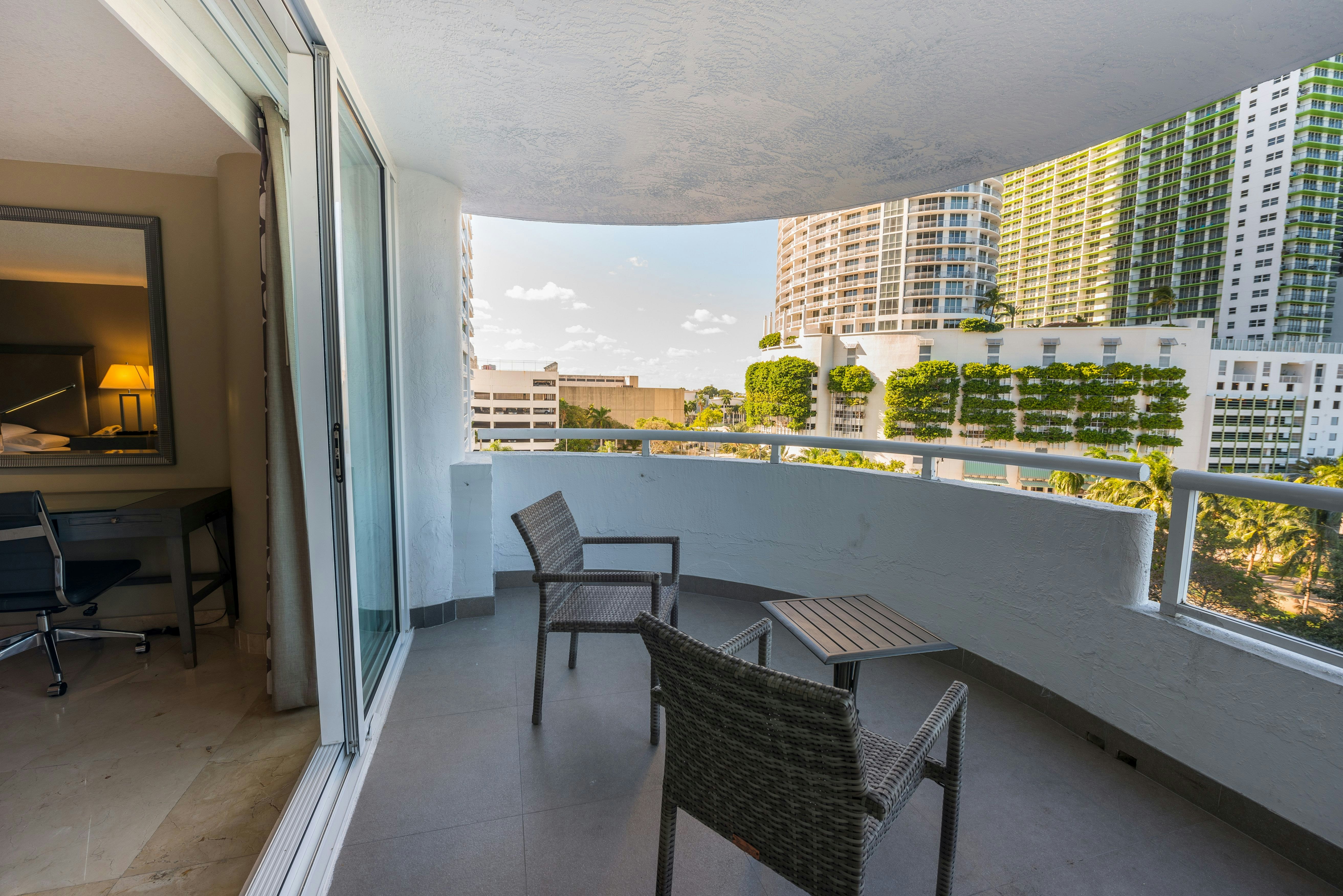 Doubletree By Hilton Grand Hotel Biscayne Bay 30/67