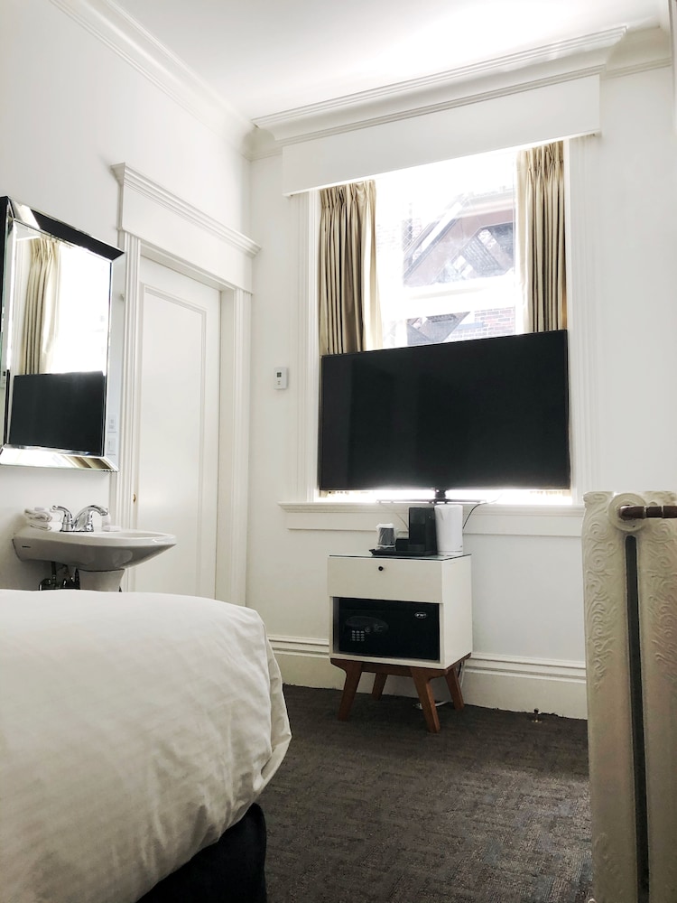 Victorian Hotel 17/74