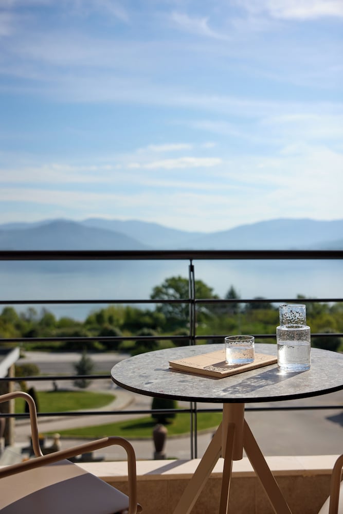 Limneon Resort & Spa 67/73