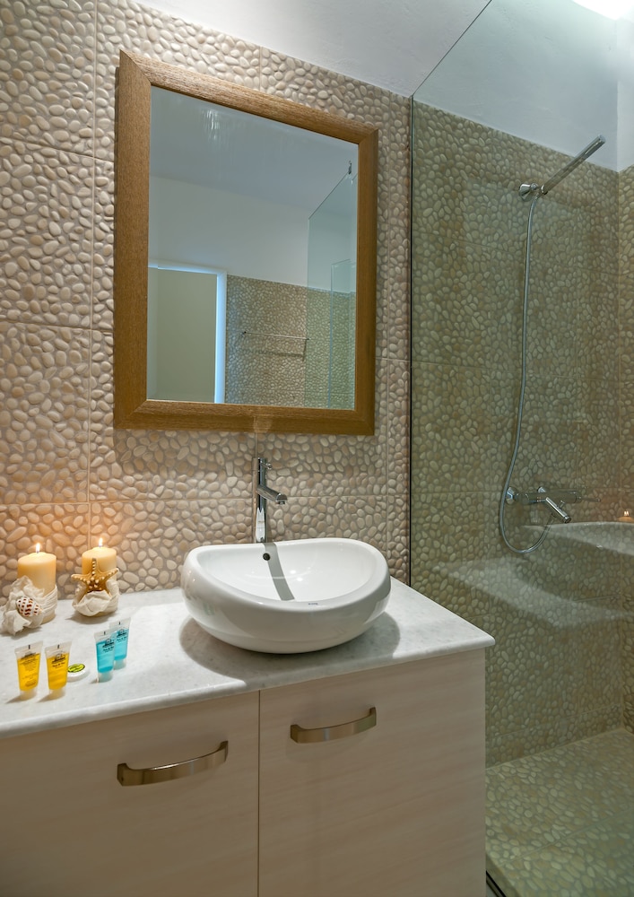 HOUSE, SEA VIEW, JETTED TUB