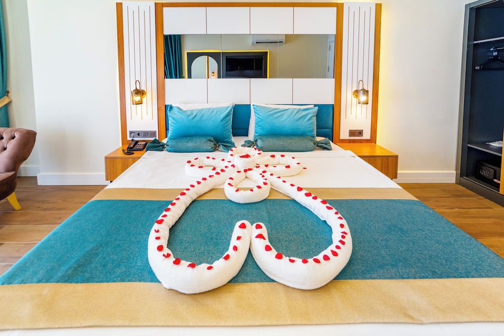 Algora Halal Hotel and Spa 36/50