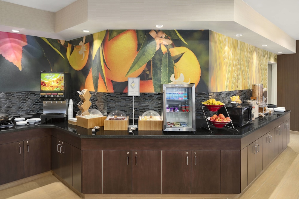 Comfort Inn & Suites Lima Northwest 24/30