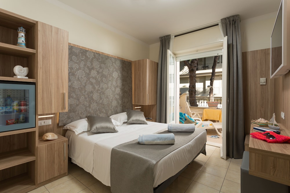 Superior, Queen Bed, Balcony