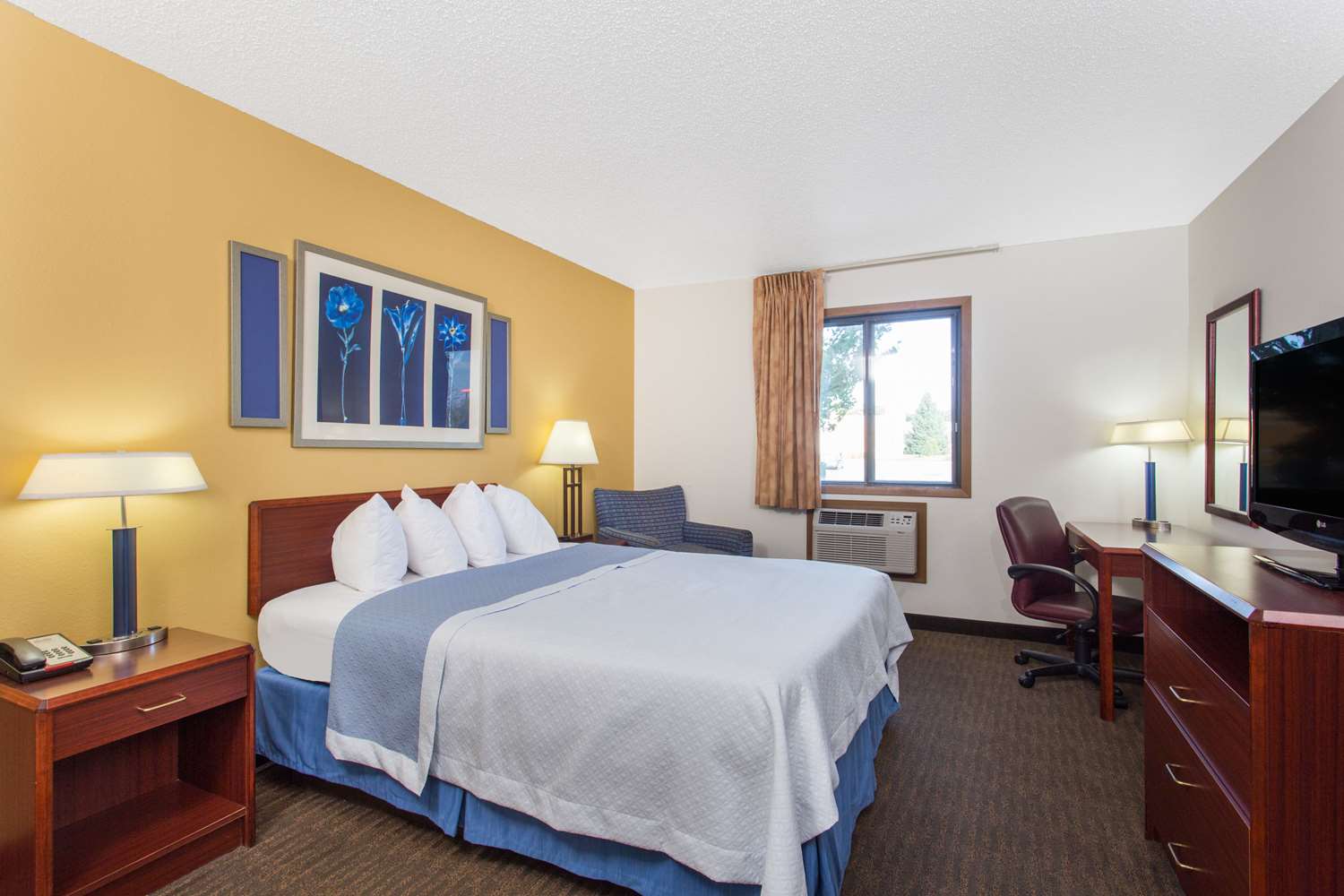 Days Inn By Wyndham Austin 24/44