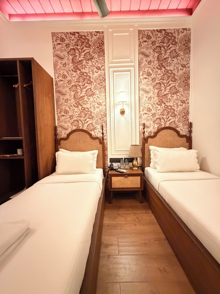 SUPERIOR, TWIN BEDS