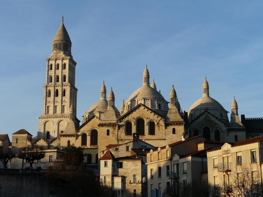 CAMPANILE PERIGUEUX BOULAZAC 51/57