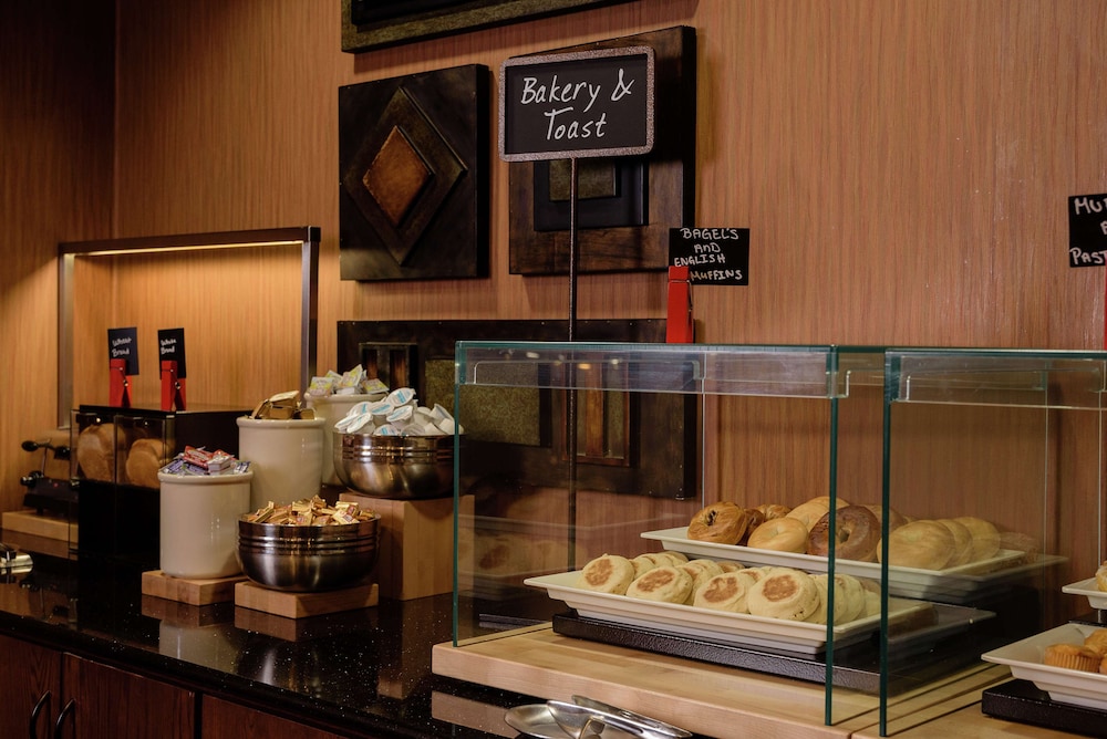Embassy Suites by Hilton Minneapolis North 62/72
