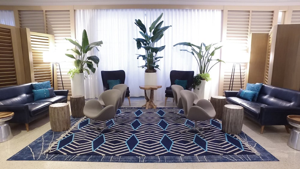 Marseilles Hotel 50/75