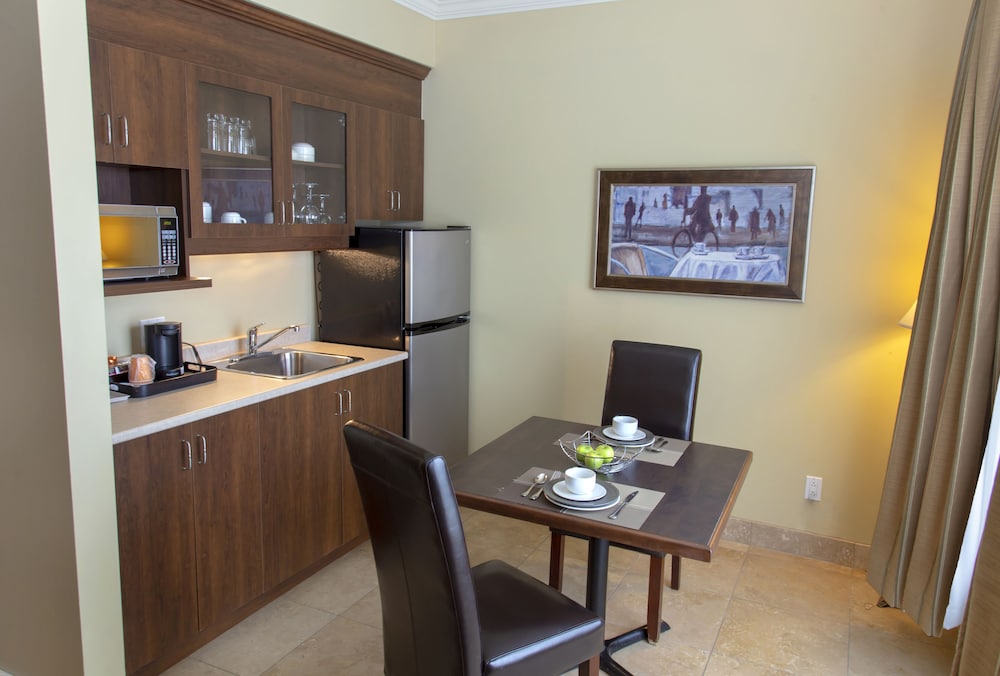 Hotel Brossard 34/37