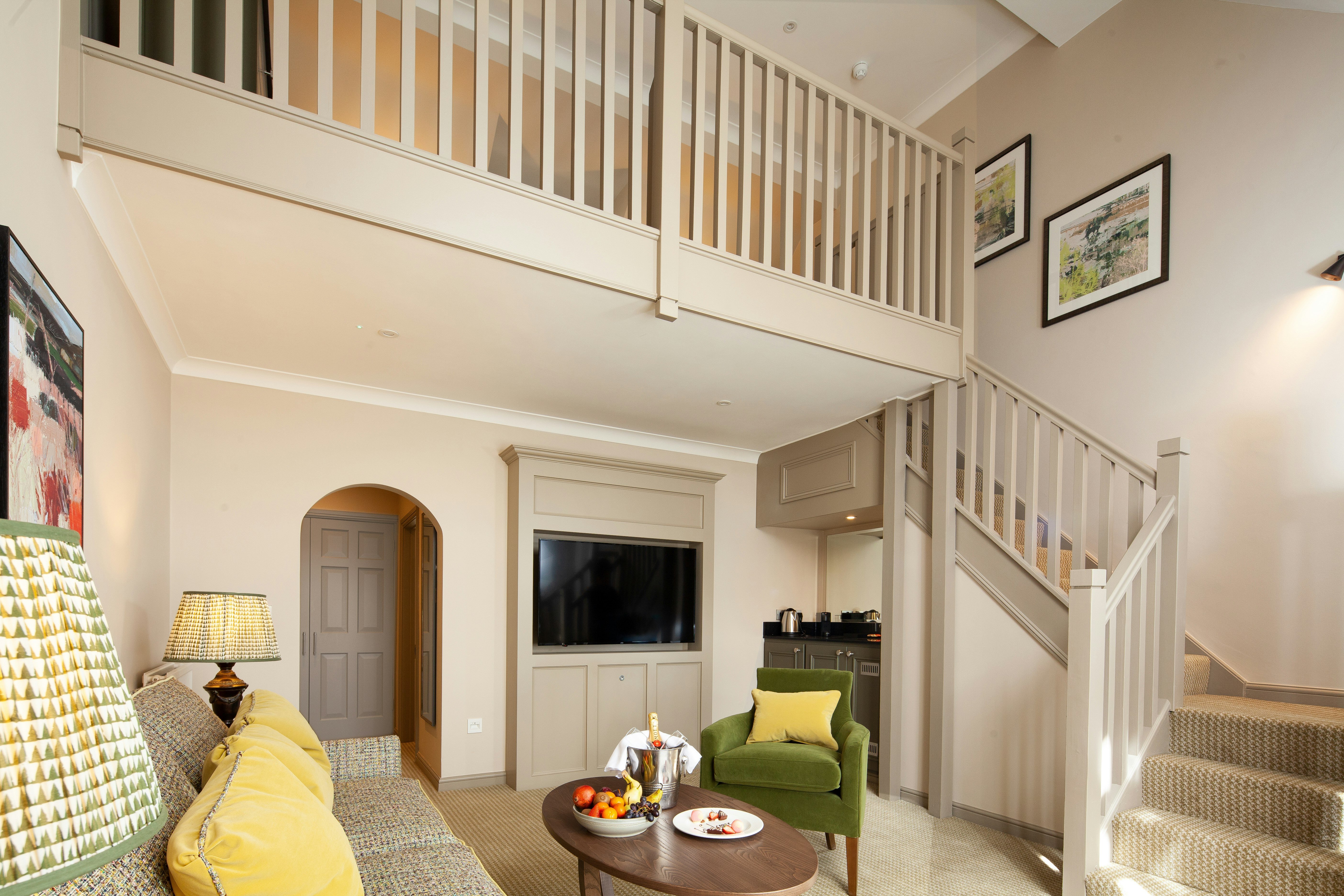 FOXHILLS CLUB AND RESORT WOKING 15/35
