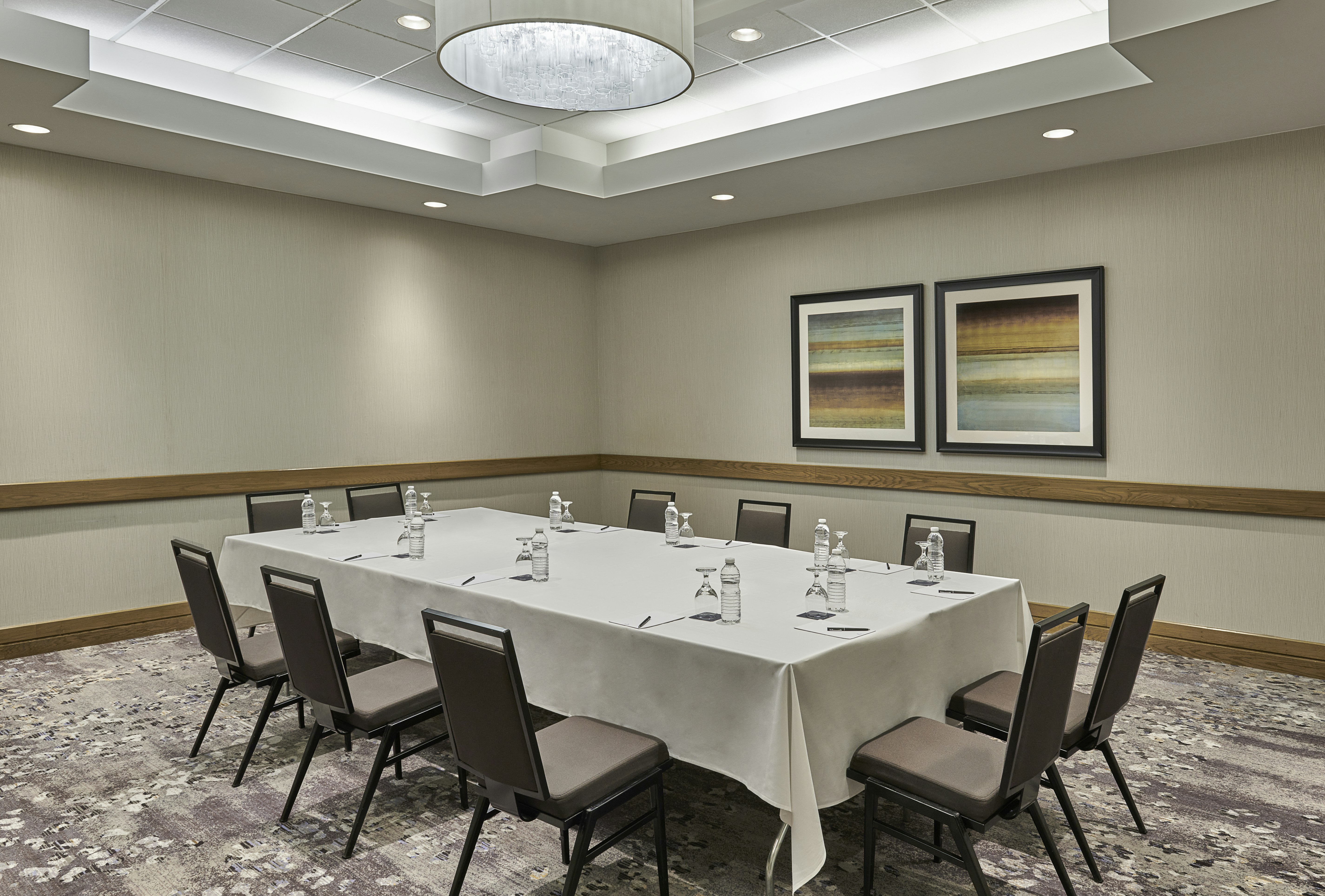 Hilton Toronto Airport Hotel & Suites 74/79