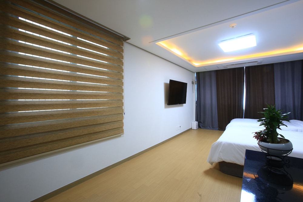 Line Hotel 14/26