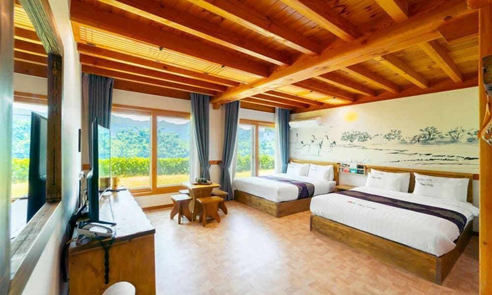 DELUXE, TWIN BEDS