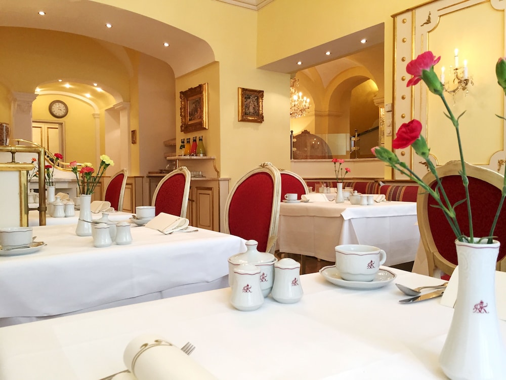 Schlosshotel Romischer Kaiser 26/32