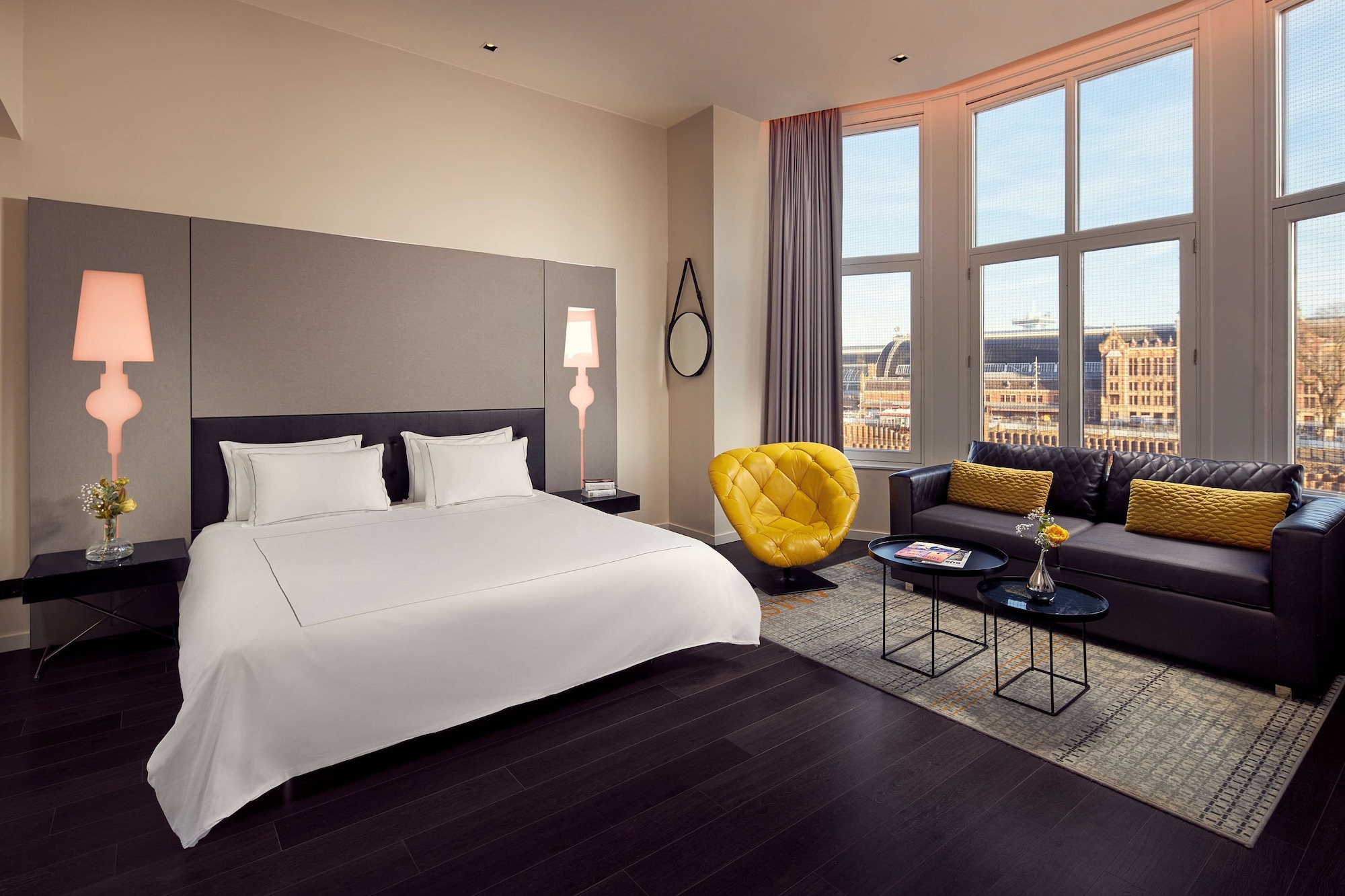 EXECUTIVE, TWIN BEDS