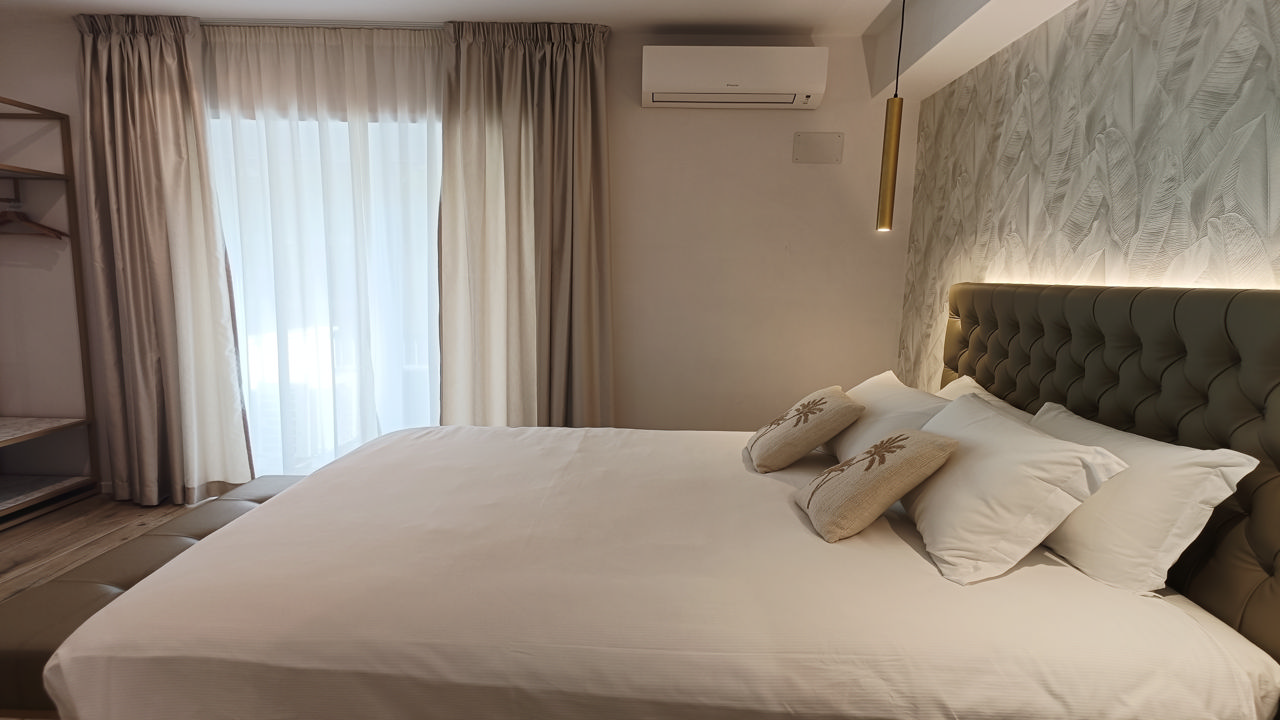 Romi Suite 8/38