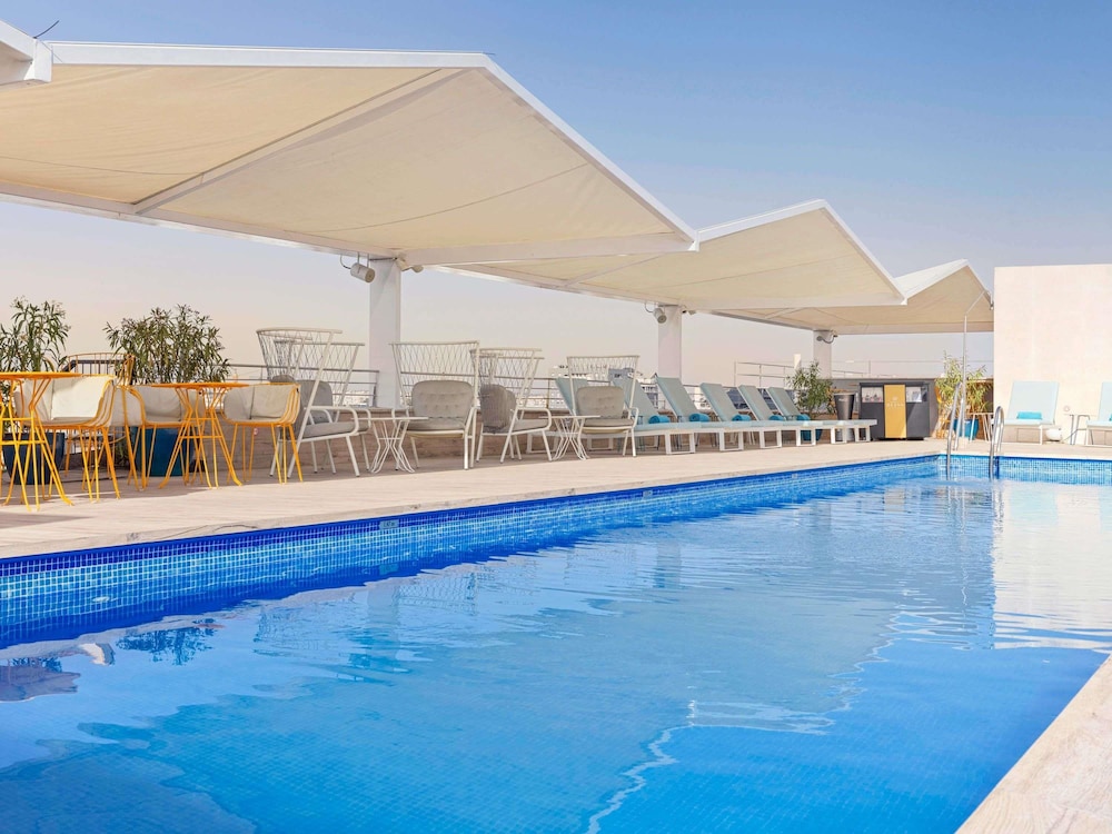 Novotel Sevilla 48/77
