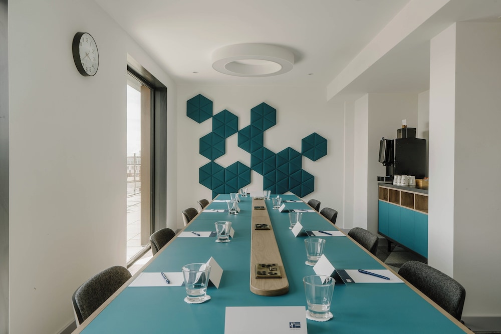 Holiday Inn Express Liverpool Central an IHG Hotel 24/30