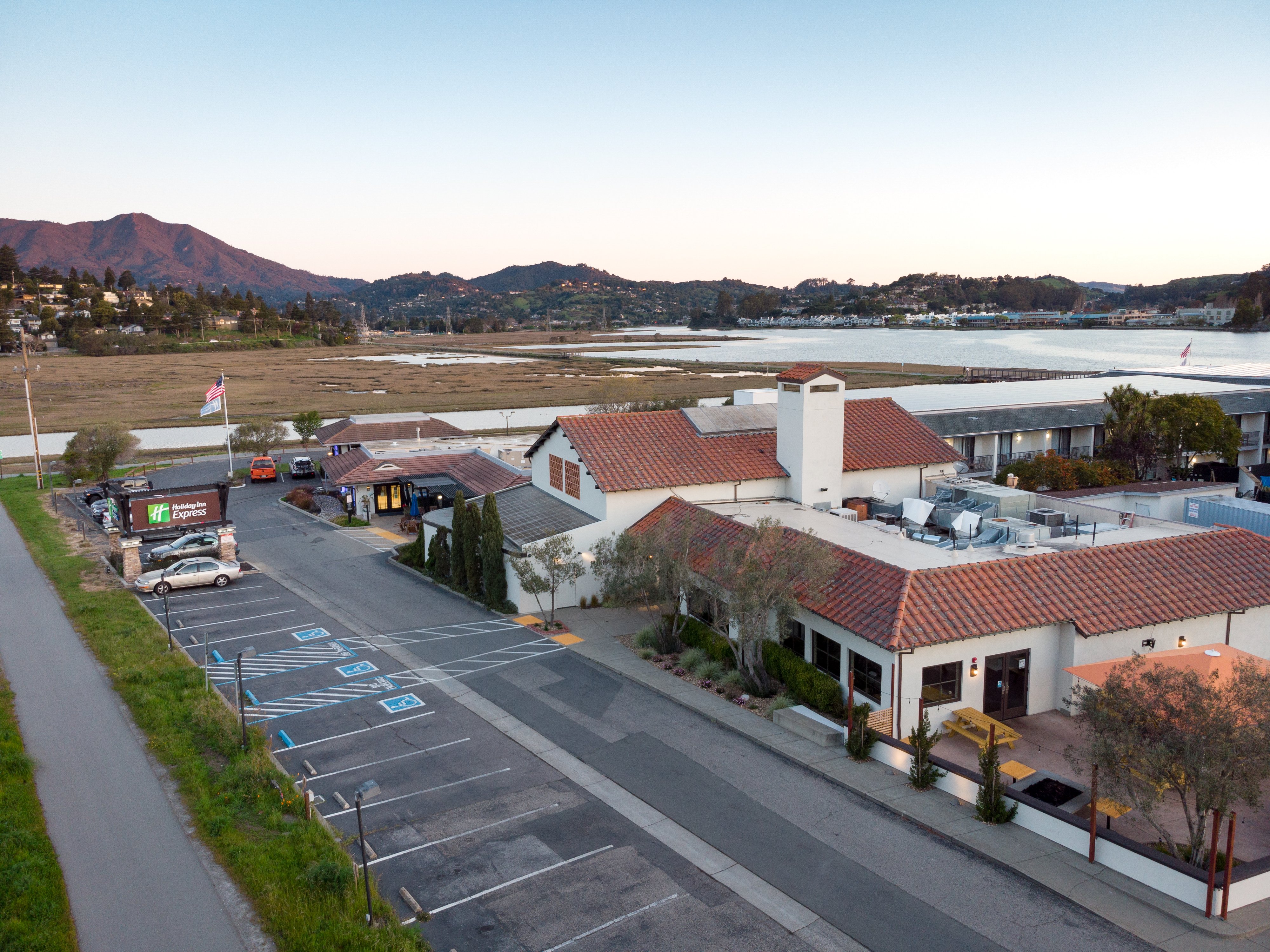 Holiday Inn Express Mill Valley San Francisco Area 83/92