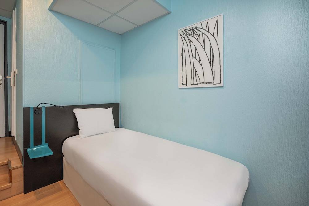 ROOM, SINGLE