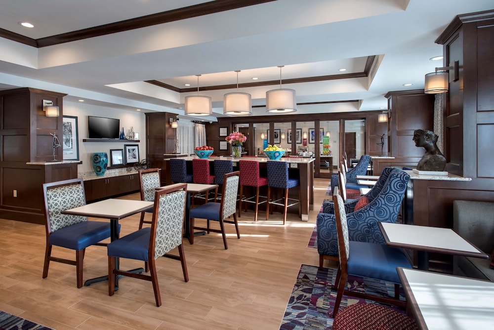 Hampton By Hilton New Paltz 37/47