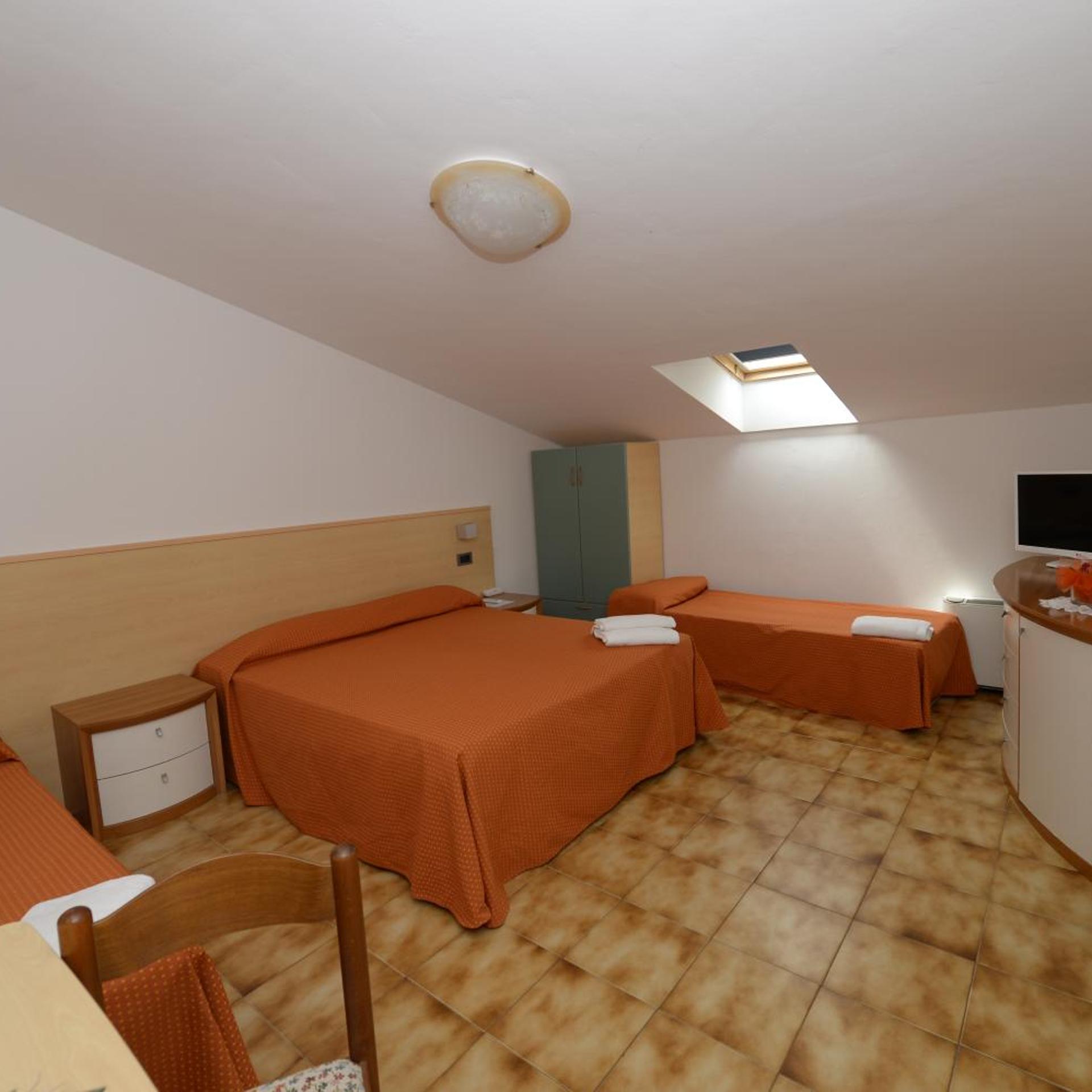 Room, Quadruple, Attic