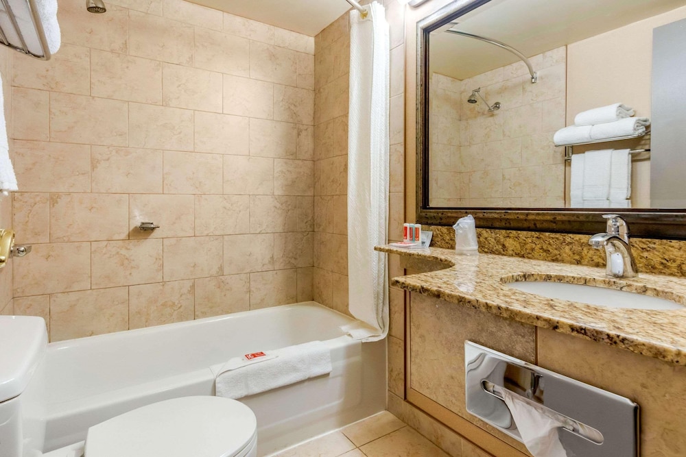 Super 8 by Wyndham Macleod Trail Calgary 25/60